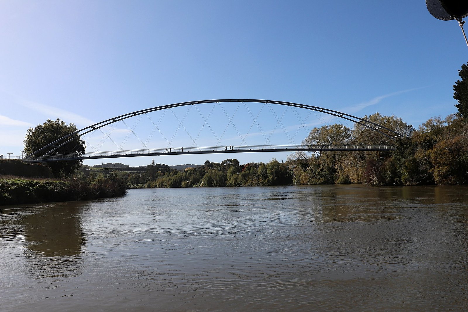 The cycle bridge crossing the Whanganui River