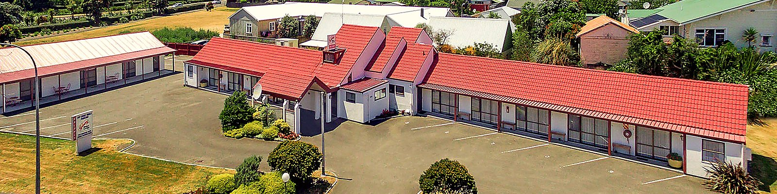 Aerial view of the motel complex and its gardens