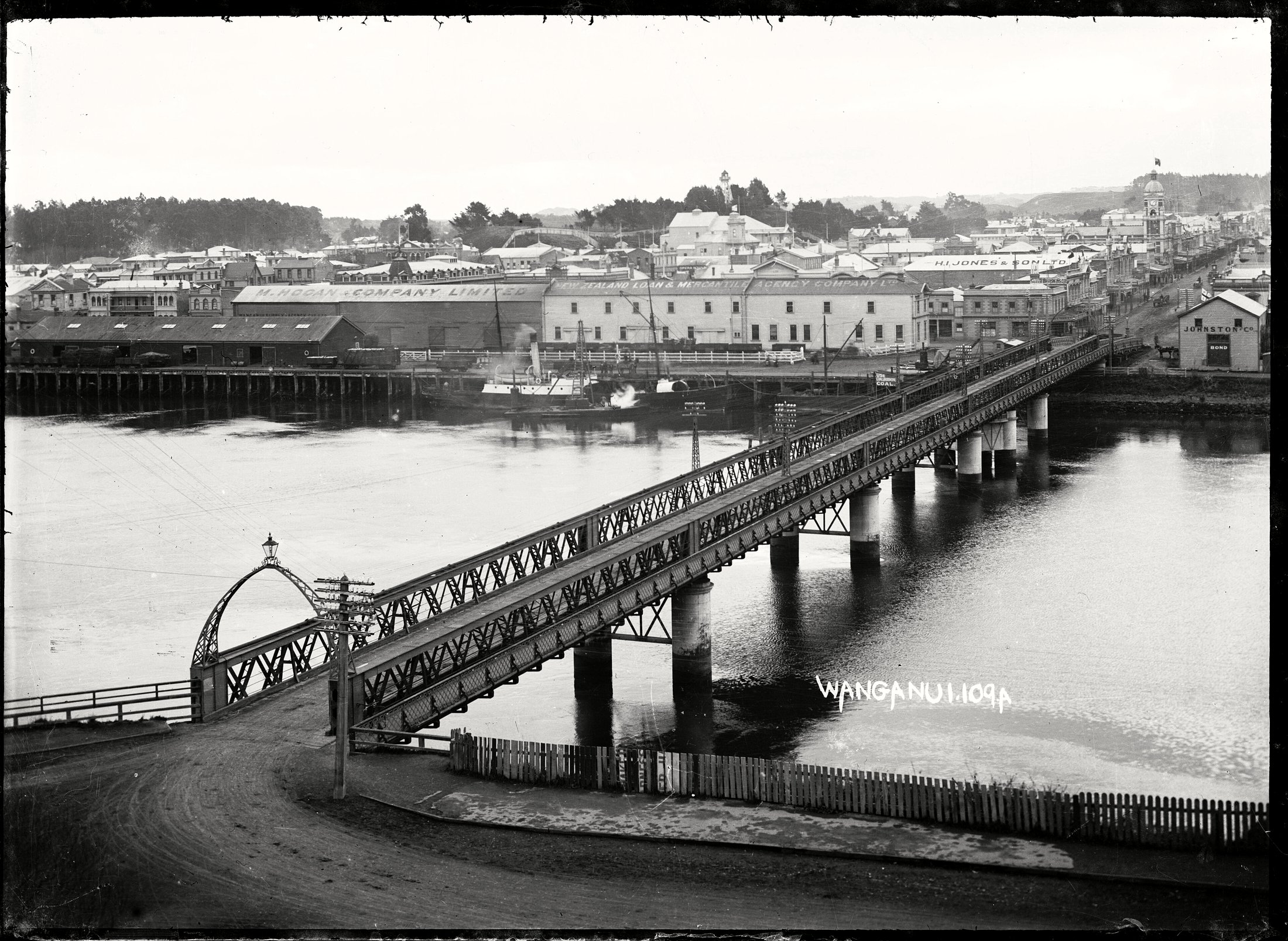 The Town Bridge across the Whanganui River
